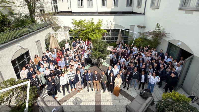 Gruppenfoto der Konferenzteilnehmenden