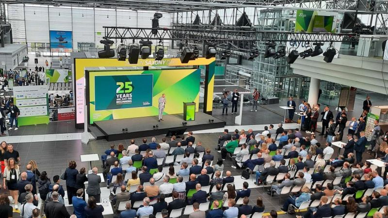 Veranstaltungshalle und Bühne bei den Silicon Saxony Days