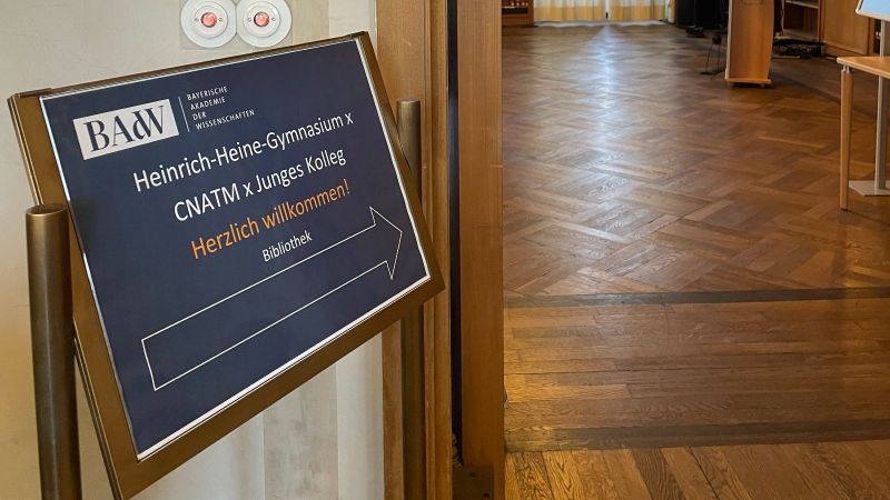 Hinweisschild zum Veranstaltungsort