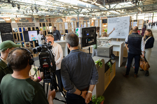 Filmteam am Stand